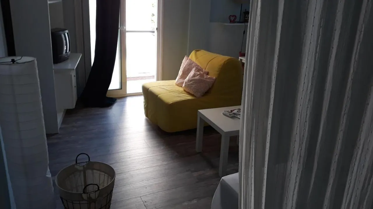 Apartament Romantically Allured Studio Next To The Center Salonic